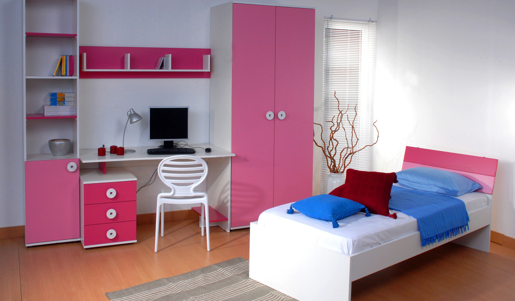 Детская спальная комната в нежном розовом цвете