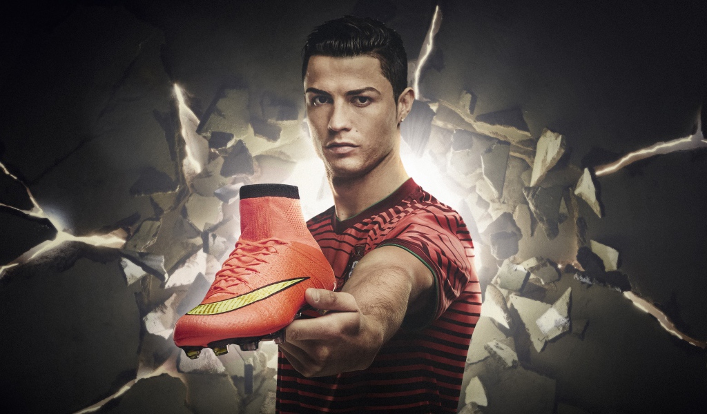 Криштиану Роналду рекламирует футбольные бутсы Найк 