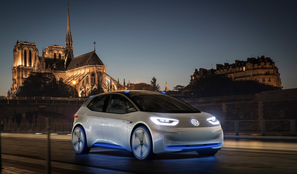 Электромобиль  Volkswagen I.D, на фоне старинного замка 