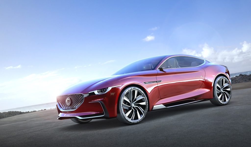 Электромобиль MG E-Motion, 2020 на фоне голубого неба