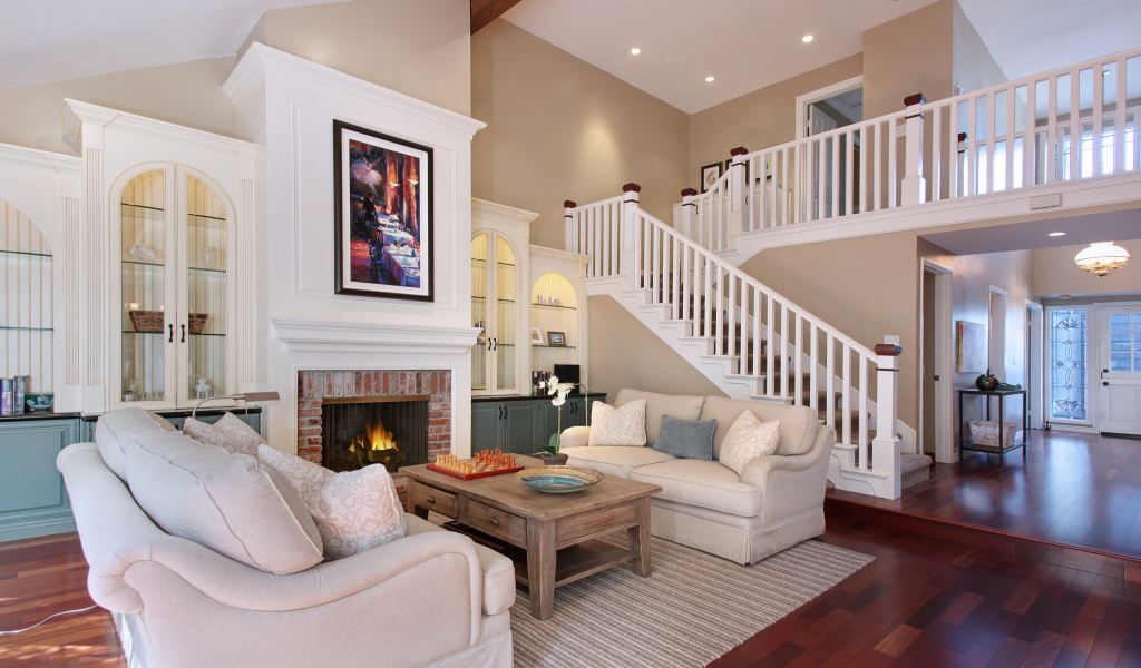 Дом с гостиной в нежных пастельных тонах  