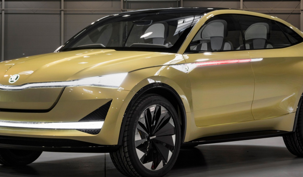 Новый электромобиль  Skoda Vision E в гараже