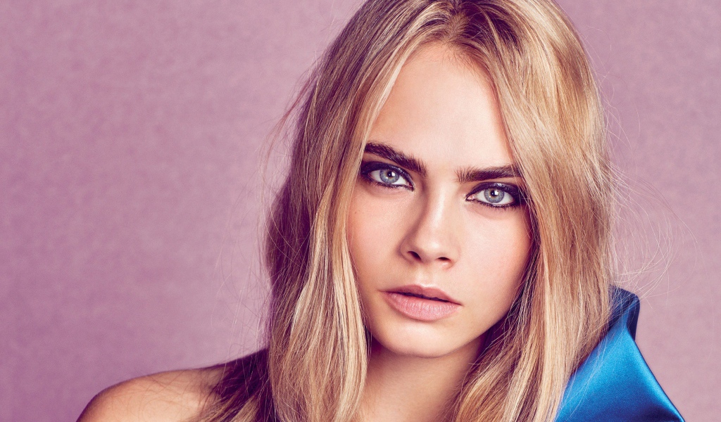 Популярная молодая актриса Кара Делевинь 