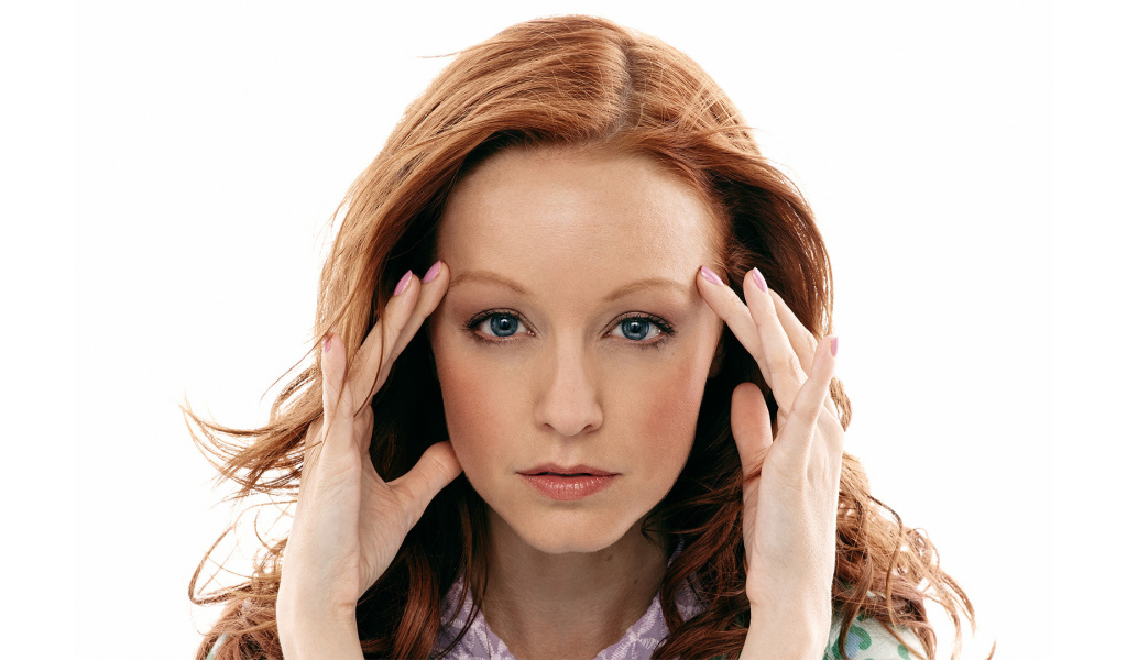 Рыжеволосая канадская актриса Линди Бут с голубыми глазами 