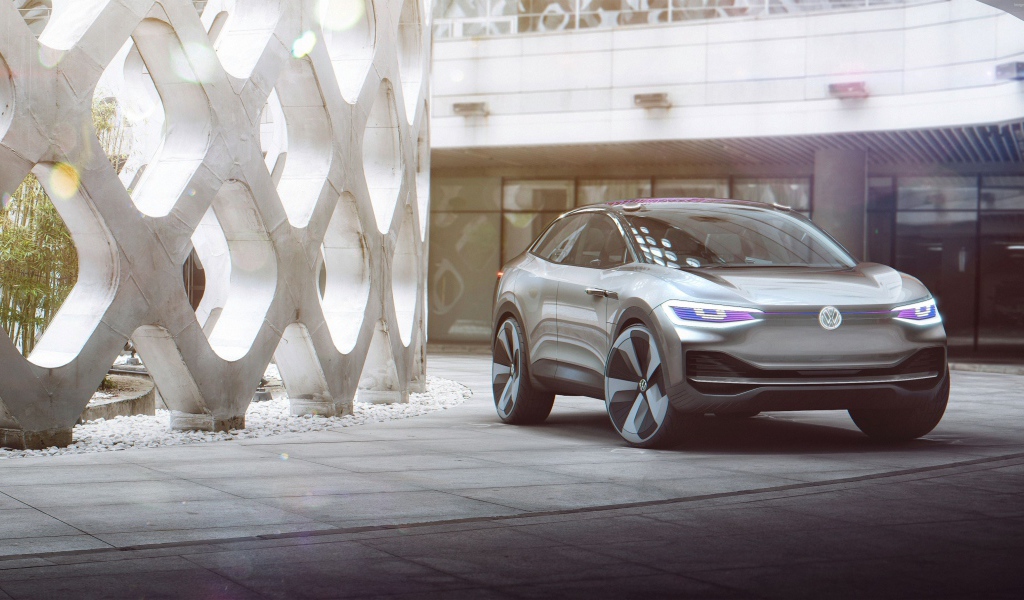 Серебристый электрический кроссовер Volkswagen I.D. Crozz, 2017