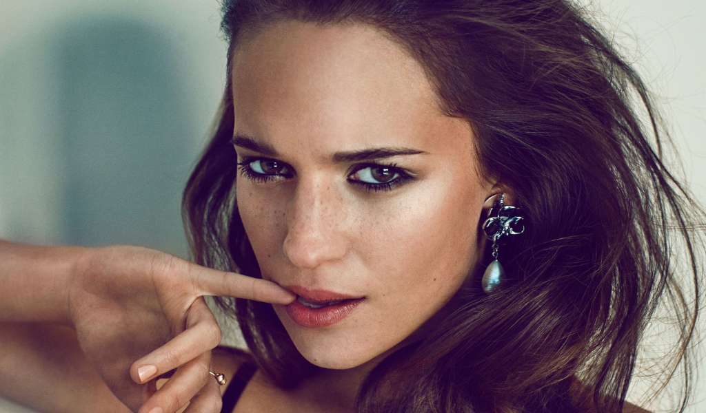 Эффектная молодая актриса Алисия Викандер