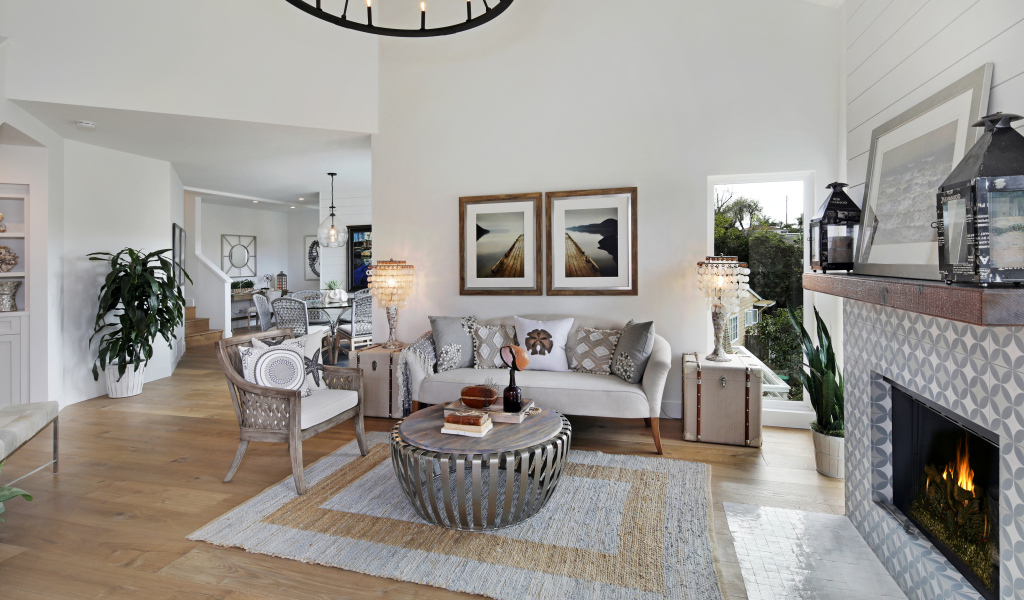 Стильная гостиная комната в серых тонах с камином