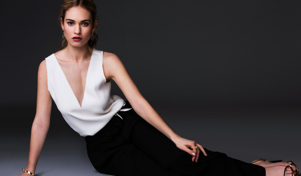 Молодая британская актриса Лили Джеймс 