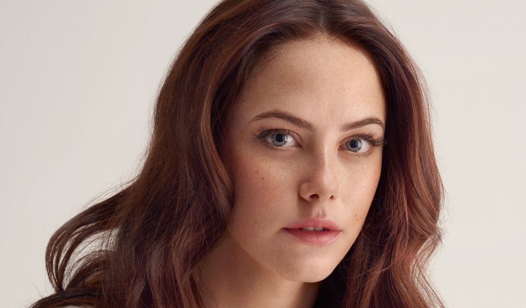 Молодая голубоглазая актриса Кая Скоделарио