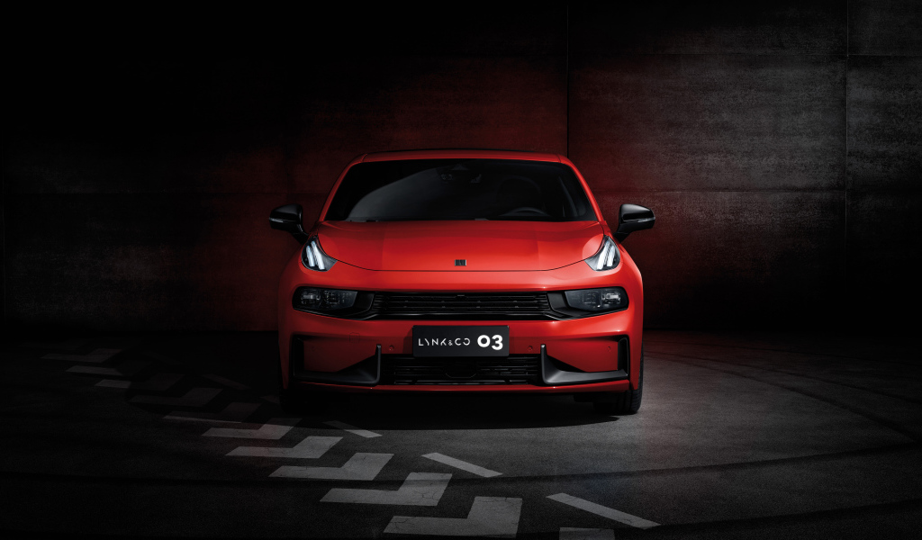 Красный автомобиль LYNK CO 03 2019 года