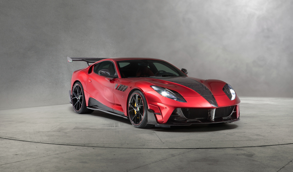 Красный быстрый автомобиль Mansory Stallone 2018 года