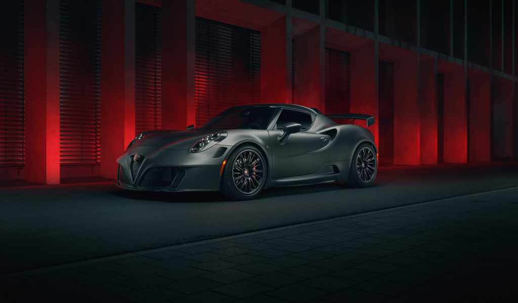 Серебристый автомобиль Pogea Racing Nemesis, 2018 года