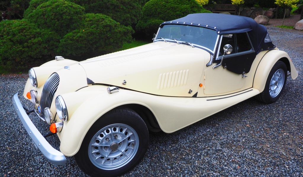 Спортивный ретро автомобиль Morgan Plus 8