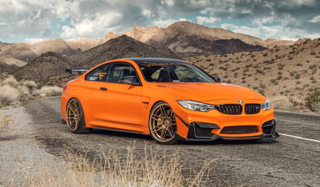 Новый автомобиль Ferrada Sema Orange BMW M4 на фоне гор