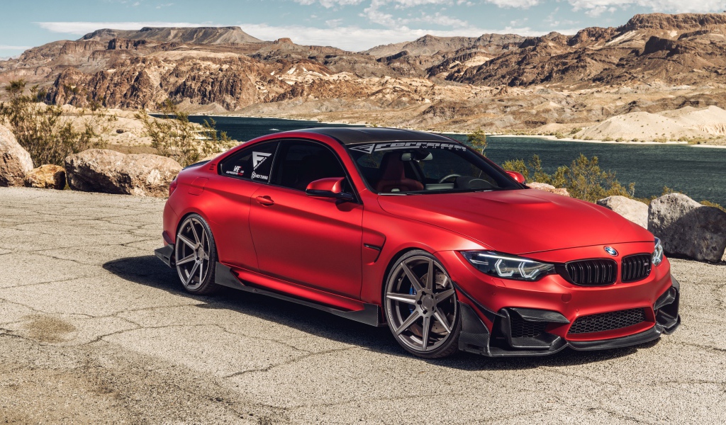 Красный спортивный автомобиль Ferrada Red Matte BMW M4
