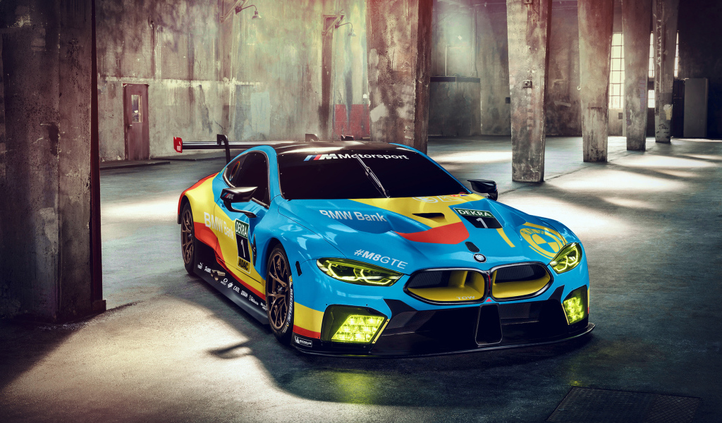 Спортивный автомобиль BMW M8 GTE, 2018