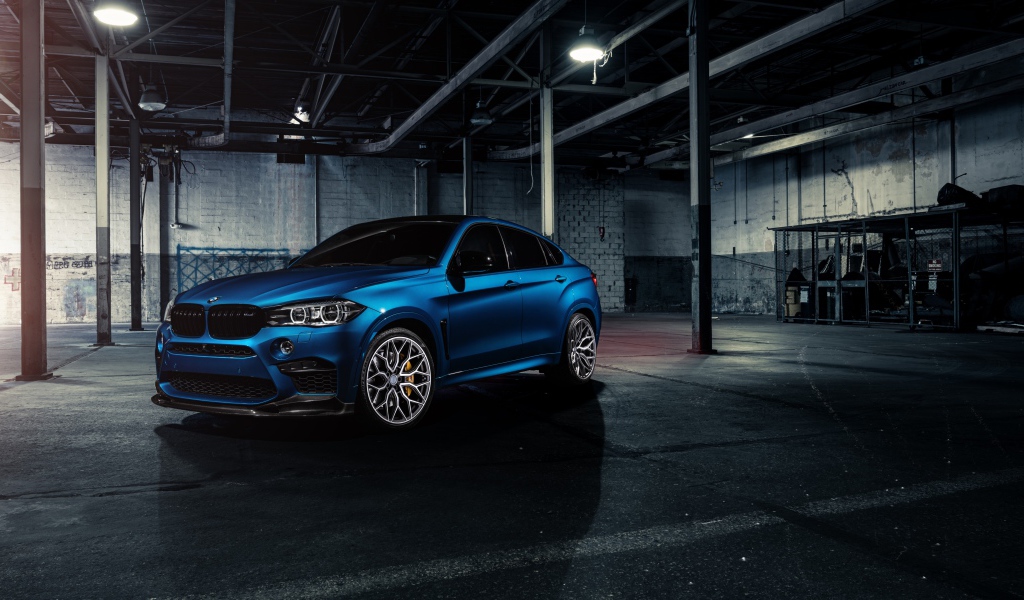 Внедорожник BMW X6 M цвет голубой металлик 