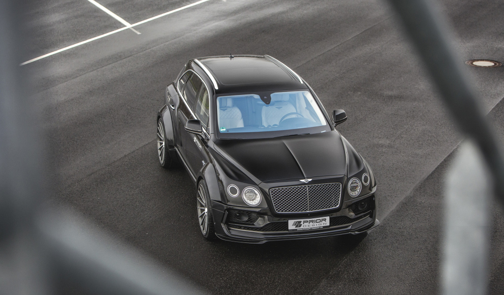 Черный кроссовер Bentley Bentayga, 2018