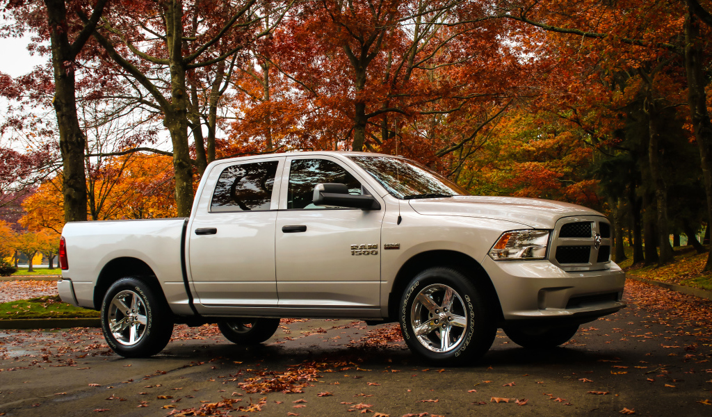 Автомобиль пикап Dodge Ram 1500