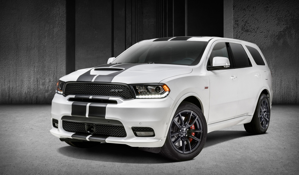 Белый внедорожник Dodge Durango SRT, 2018