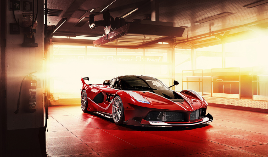 Быстрый красный дорогой автомобиль Ferrari FXX K