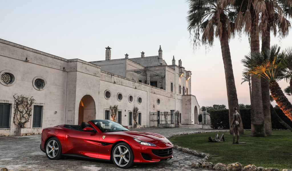 Красный автомобиль кабриолет Ferrari Portofino 2018