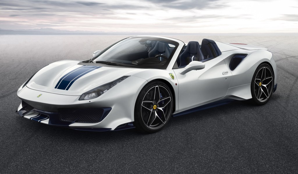 Белый автомобиль кабриолет Ferrari 488 Pista Spider