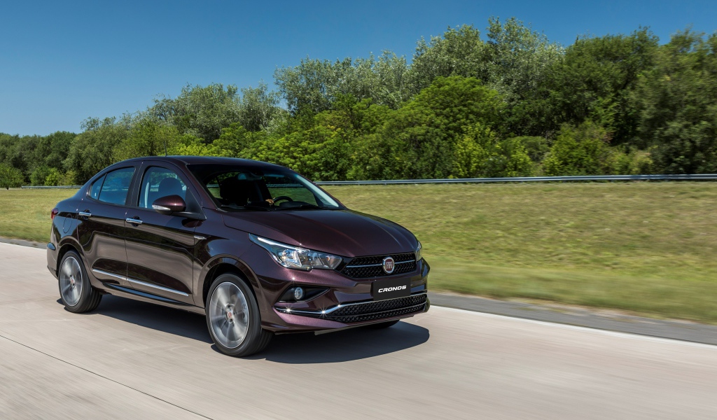 Автомобиль Fiat  Cronos Precision, 2018 года на трассе