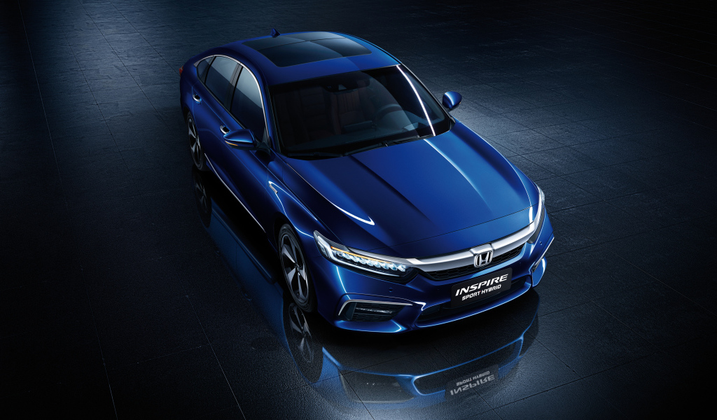 Синий автомобиль Honda Inspire Sport Hybrid 2018 года