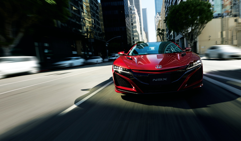 Стильный бордовый автомобиль Honda NSX 2018 года на трассе