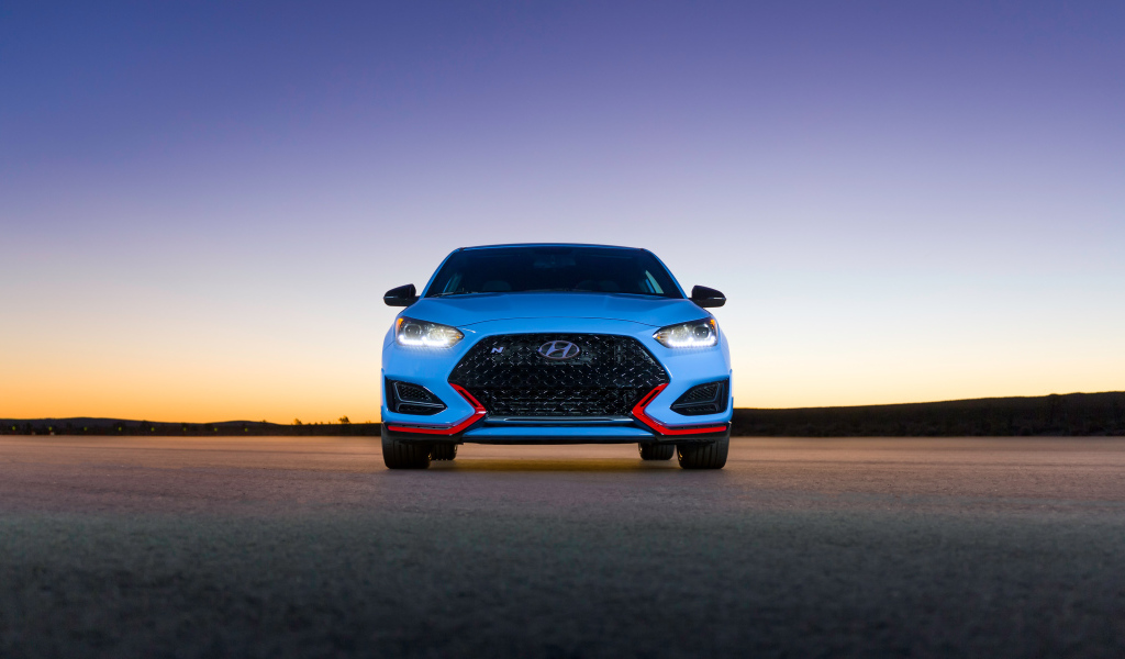 Автомобиль Hyundai Veloster N, 2018 вид спереди