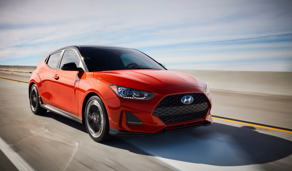 Красный автомобиль  Hyundai Veloster Turbo, 2019 года