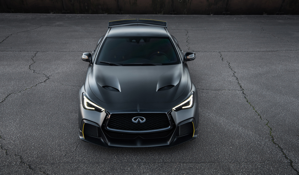 Автомобиль Infiniti Project Black S стоит на асфальте