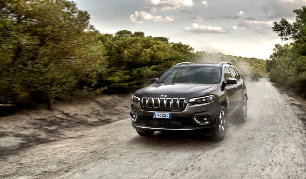 Черный внедорожник Jeep Cherokee Limited 2018 года