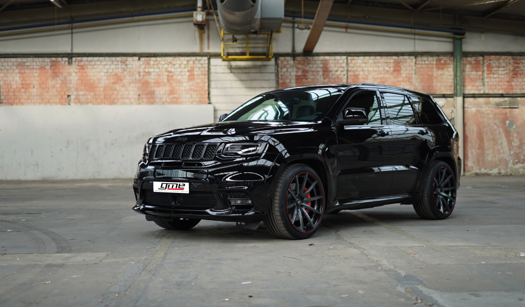 Черный автомобиль GME Jeep Grand Cherokee SRT 2018