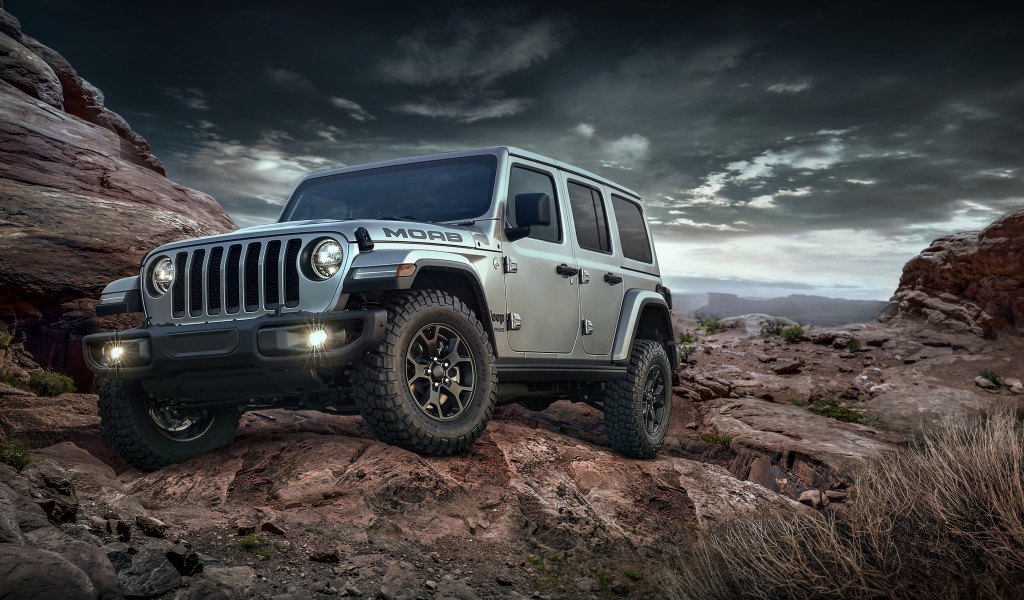 Внедорожник Jeep Wrangler, 2018 в горах 