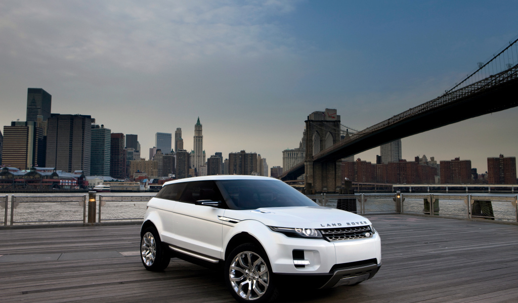 Белый внедорожник Range Rover LRX, 2019