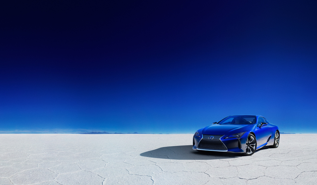 Новый автомобиль Lexus LC 500h Structural Blue, 2018 года в пустыне