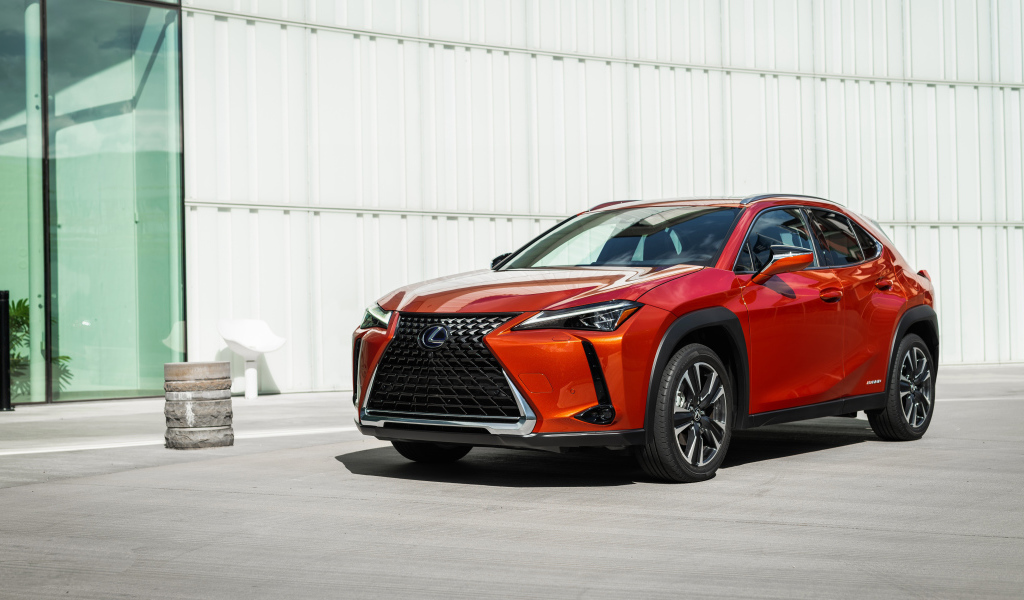 Красный автомобиль Lexus UX 250h, 2019 года