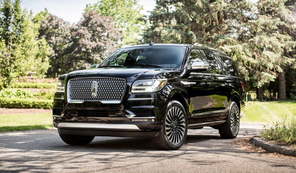 Черный стильный внедорожник Lincoln Navigator L, 2018