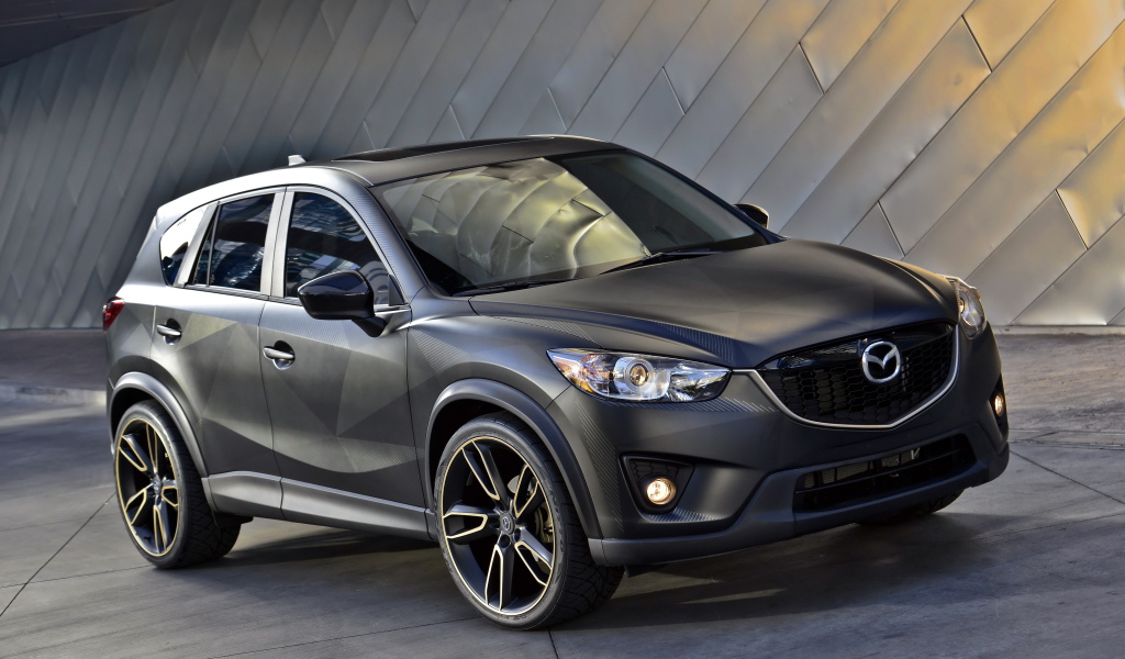 Стильный серебристый внедорожник Mazda CX-5