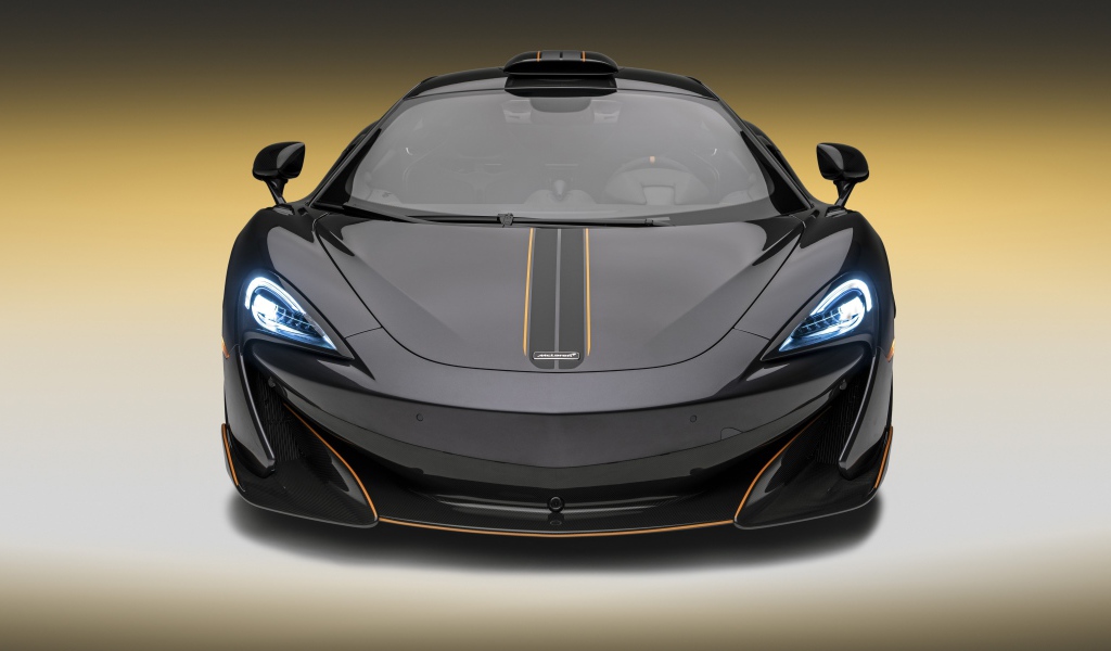 Черный суперкар McLaren 600LT, 2019 года вид спереди