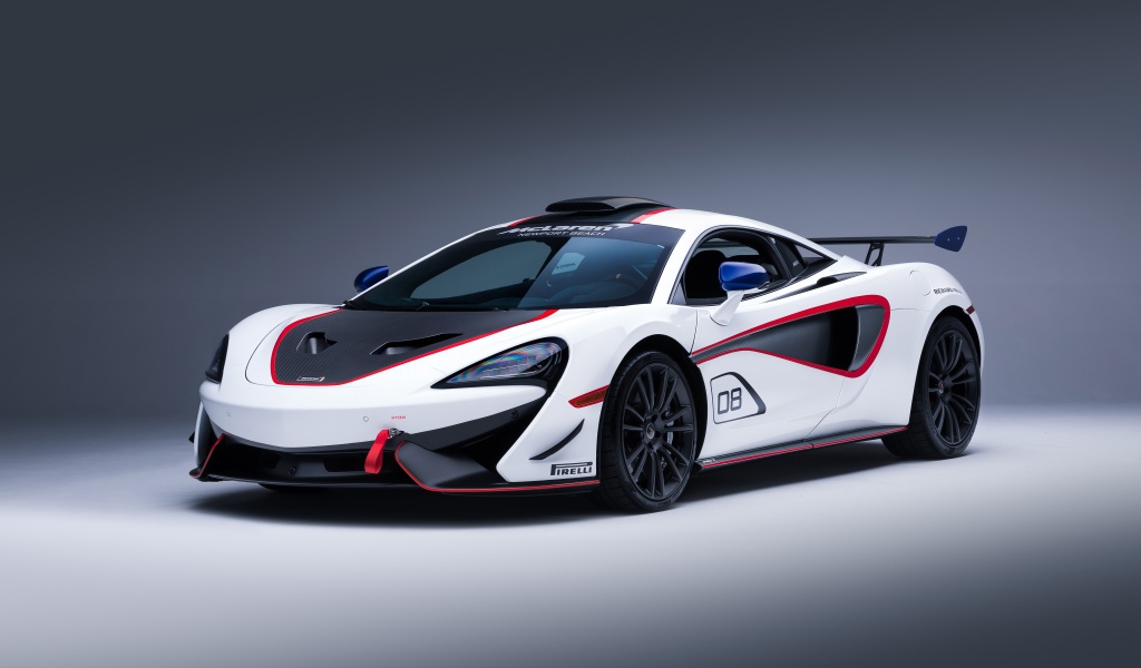 Спортивный автомобиль McLaren MSO X, 2018 на сером фоне