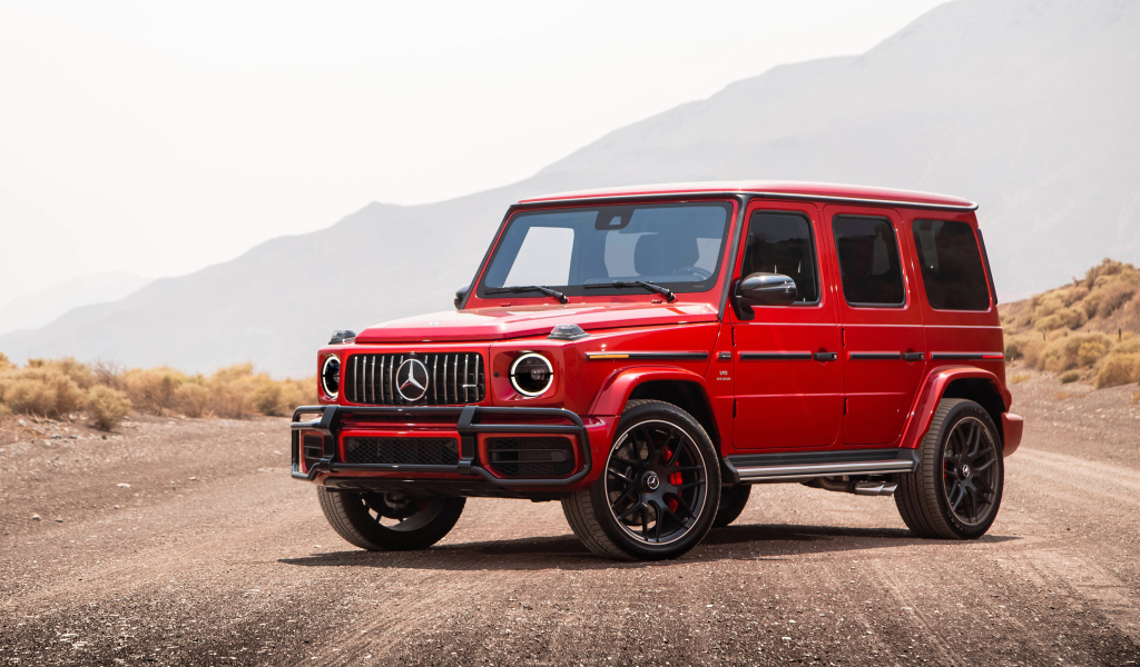 Красный внедорожник Mercedes-Benz G63 AMG 2018