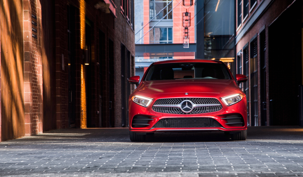 Красный автомобиль Mercedes-Benz CLS 450 AMG Line, 2019