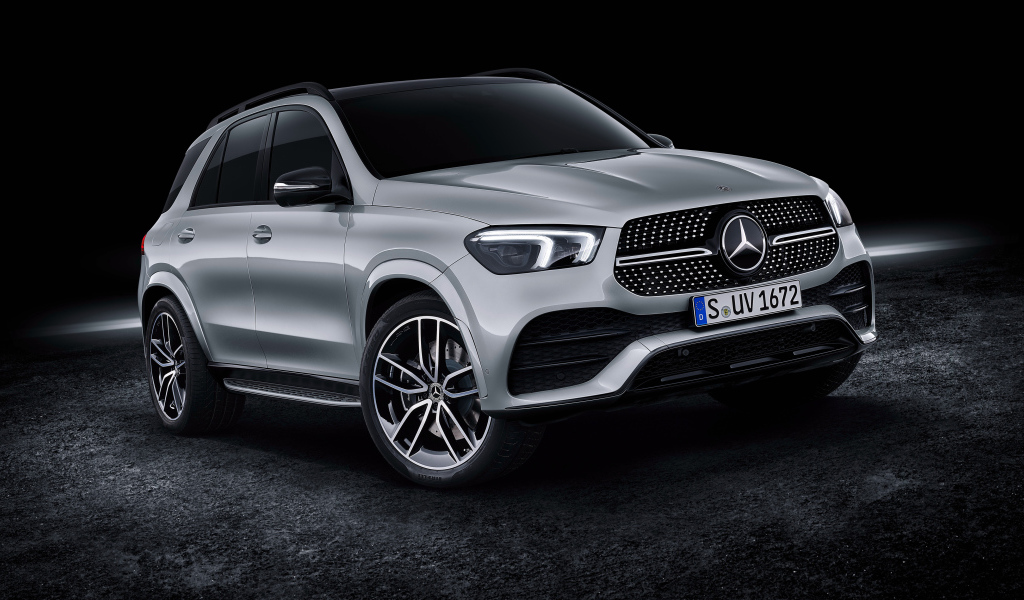 Серебристый Mercedes-Benz GLE 450 2019 года
