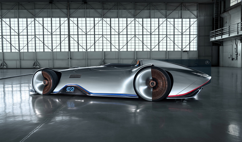 Серебристый футуристический автомобиль Mercedes-Benz Vision EQ 2018