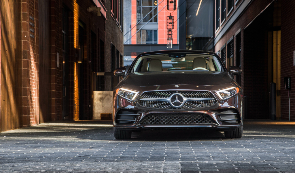 Автомобиль  Mercedes-Benz CLS 450, 2019 года вид спереди