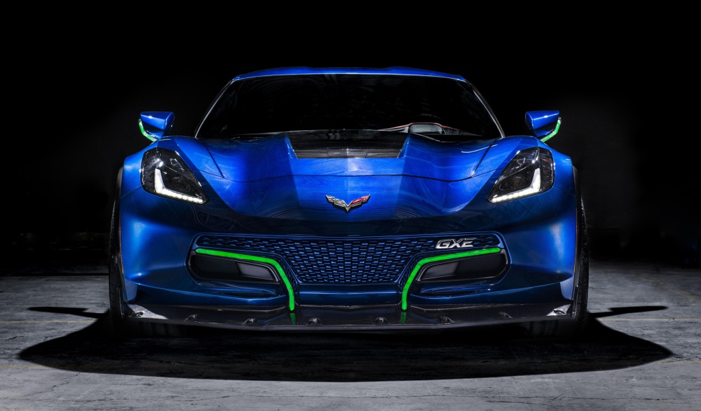 Синий спортивный автомобиль Corvette Genovation GXE, вид спереди