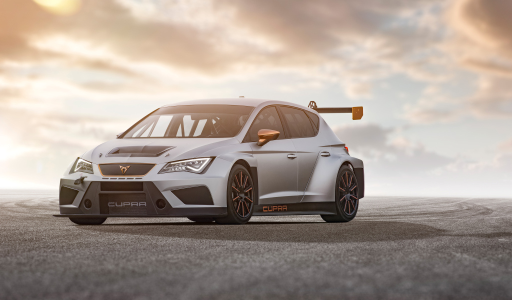 Серебристый автомобиль Cupra TCR 2018